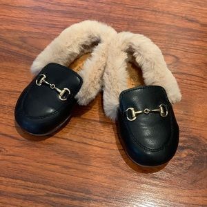 Toddler girl fur lined loafers - size 6